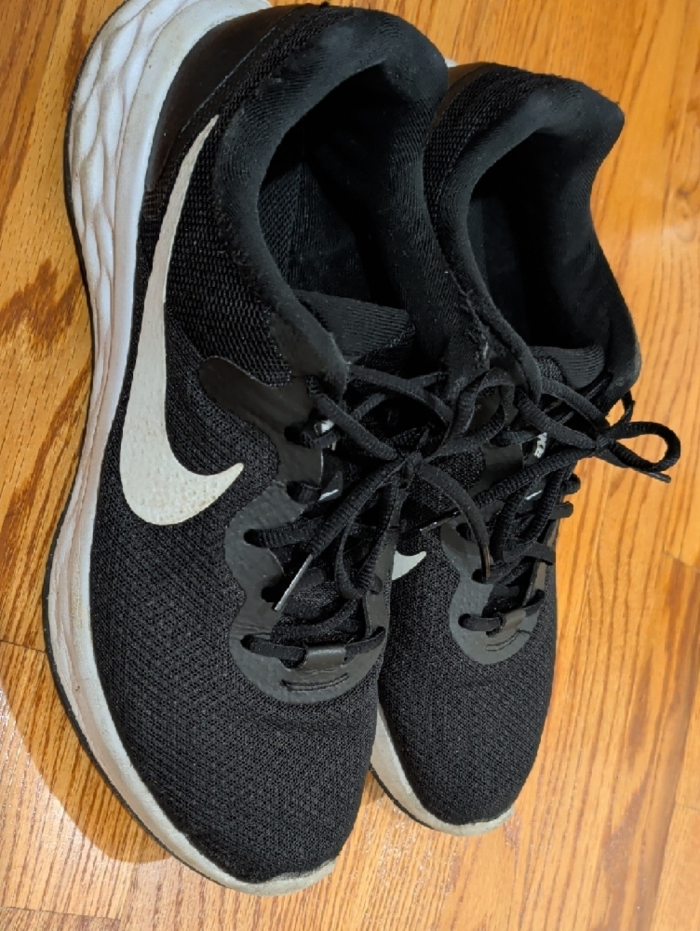 Black Nike Athletic Sneakers Size 11. - Picture 2 of 4